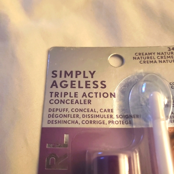 COVERGIRL Simply Ageless Triple Action Concealer, Creamy Natural - Picture 5 of 5